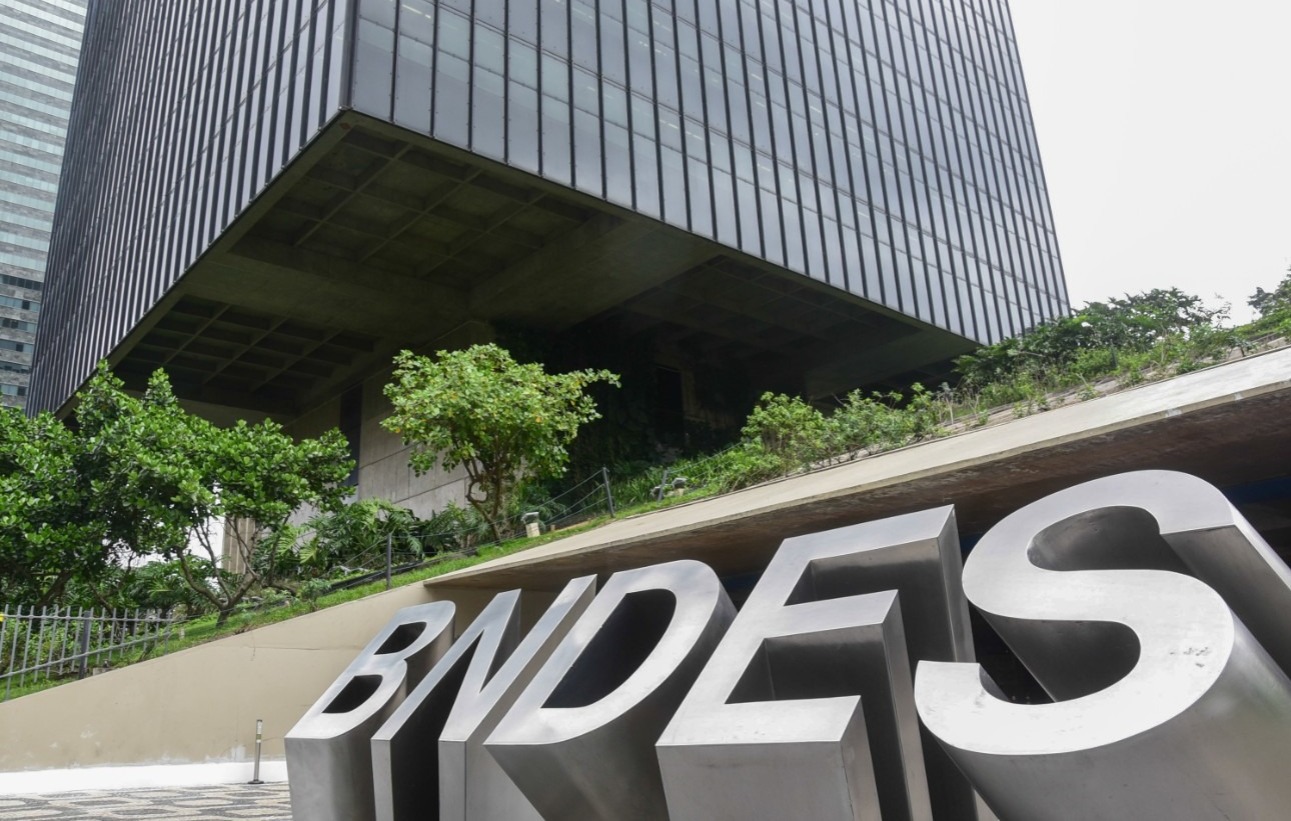 BNDES divulga regulamento para o credenciamento de sistemas de armazenamento de energia ao Finame