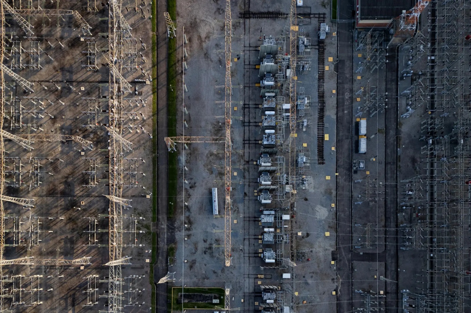 Empresas chinesas devem liderar disputa por projetos de armazenamento elétrico, que também atrai Tesla e Petrobras