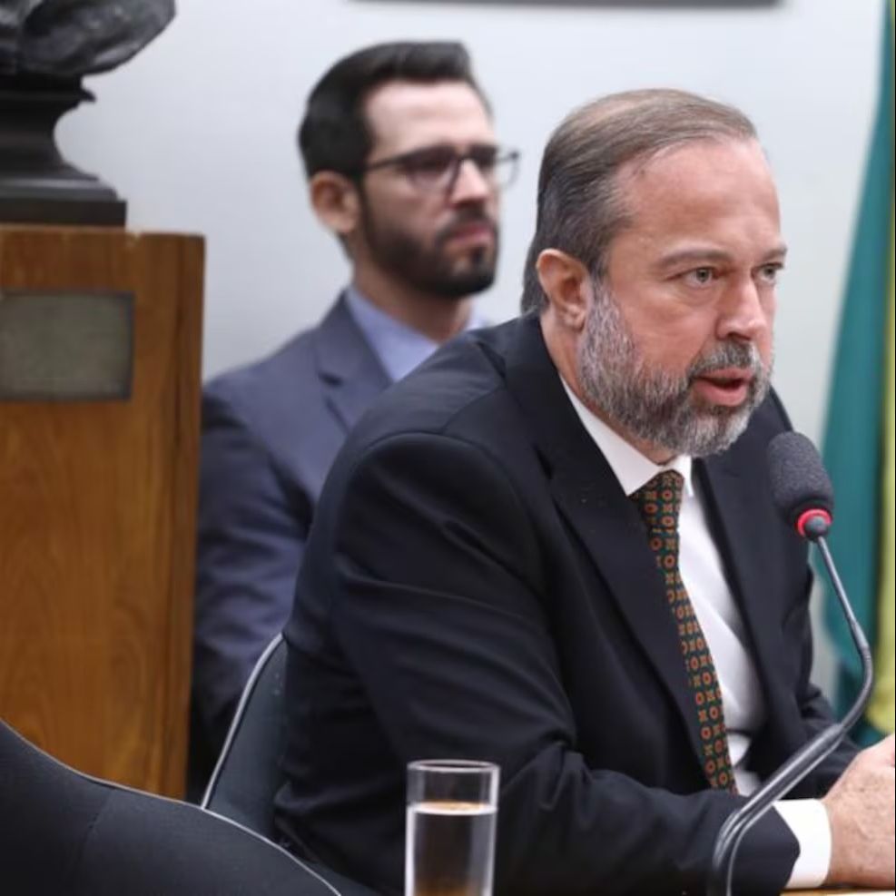 Governo fará primeiro leilão de baterias em dezembro, afirma ministro de Minas e Energia